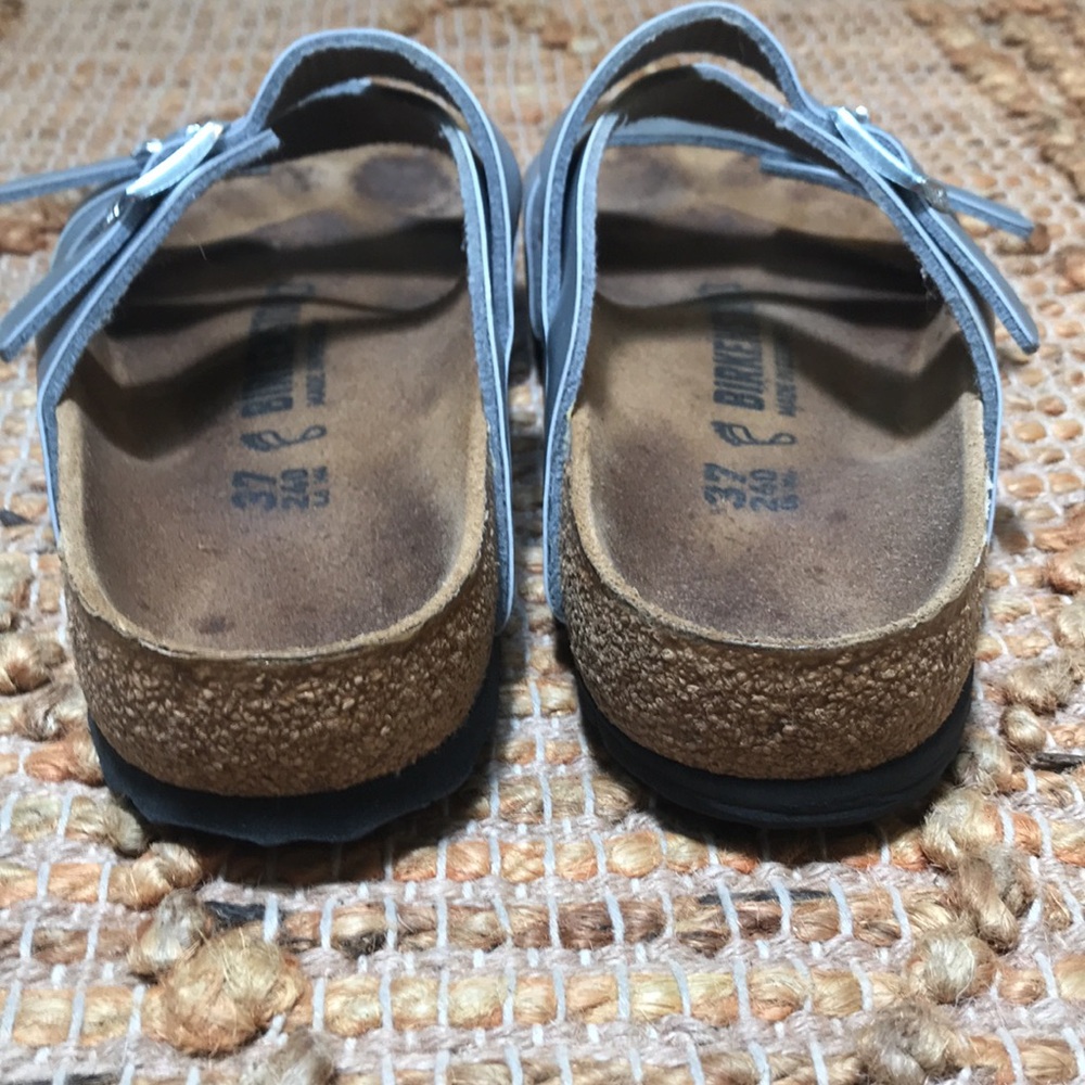 Women’s Birkenstock Sandal, Silver, Size 37 - Picture 2 of 8